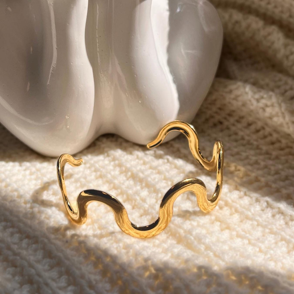 Golden Wavy Bangle